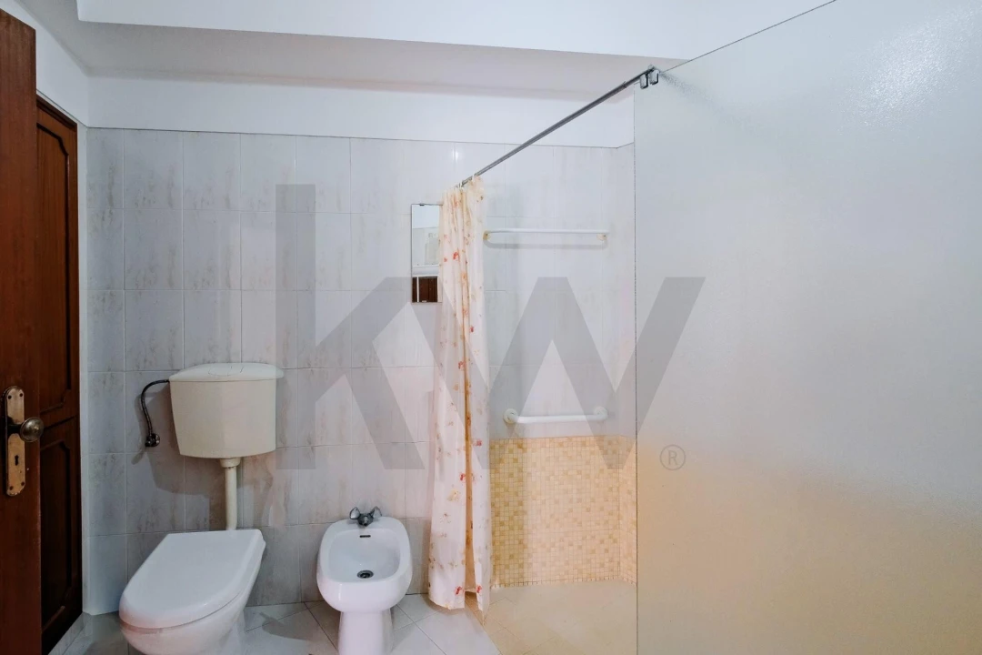 Apartamento T2 para Venda em Atouguia da Baleia Foto 12