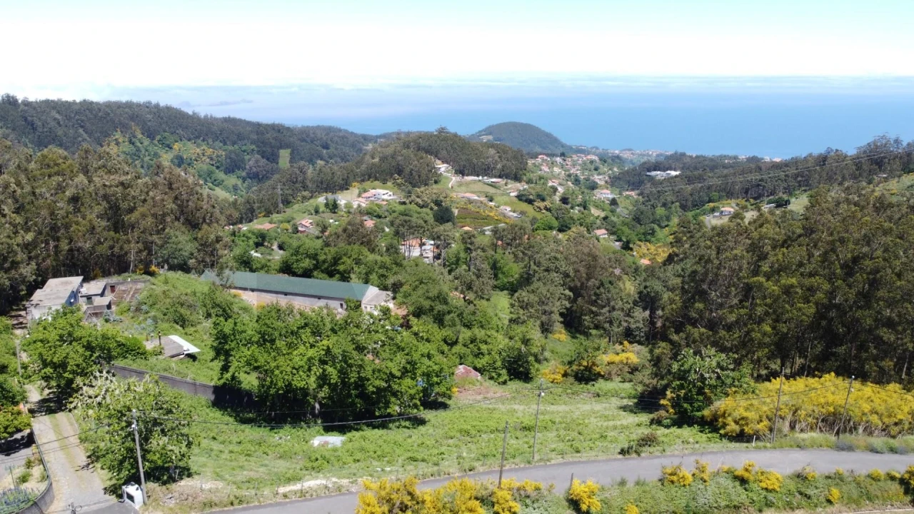 Terreno para Venda em Camacha Foto 1