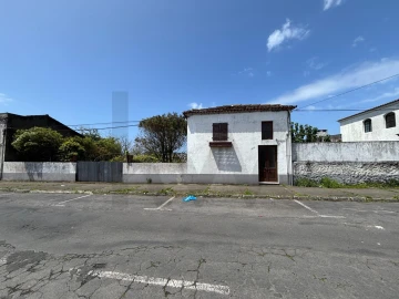 Moradia T5 para Venda em Arrifes