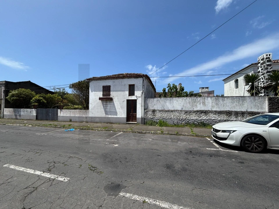 Moradia T5 para Venda em Arrifes Foto 4