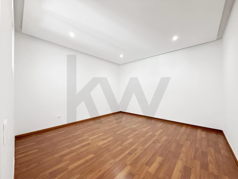 Apartamento T1 para Venda em Camarate, Unhos e Apelação Foto 5