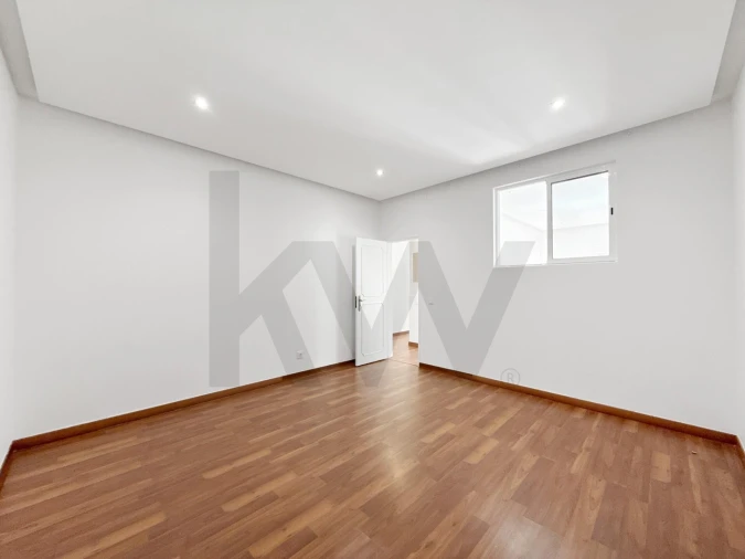 Apartamento T1 para Venda em Camarate, Unhos e Apelação Foto 6