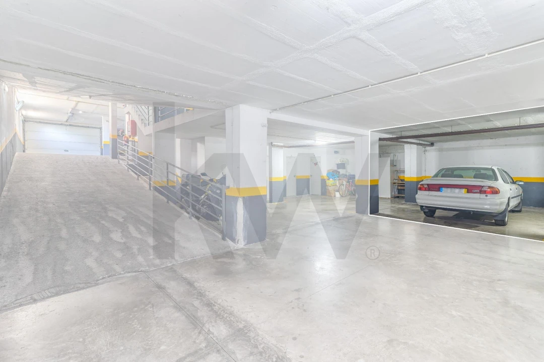 Apartamento T2 para Venda em Caniço Foto 32