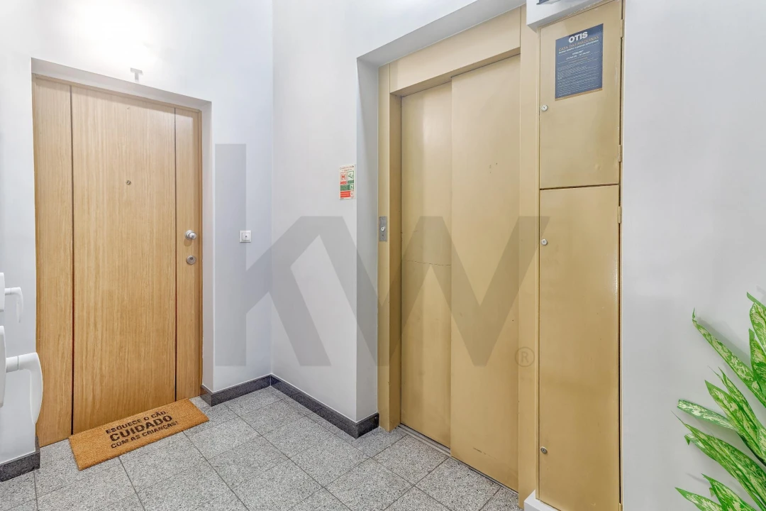 Apartamento T2 para Venda em Caniço Foto 39