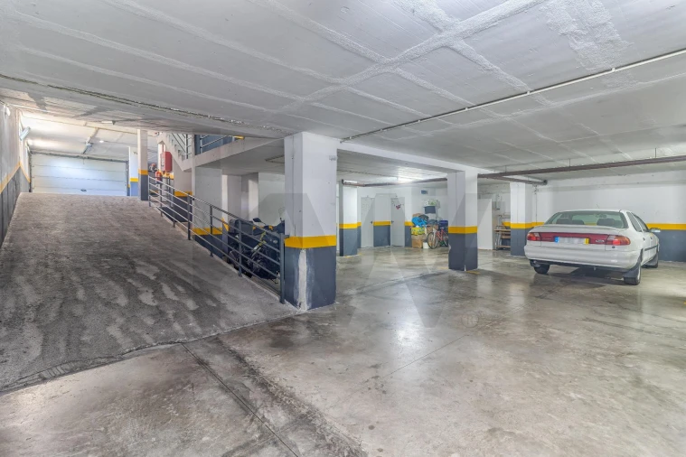 Apartamento T2 para Venda em Caniço Foto 31
