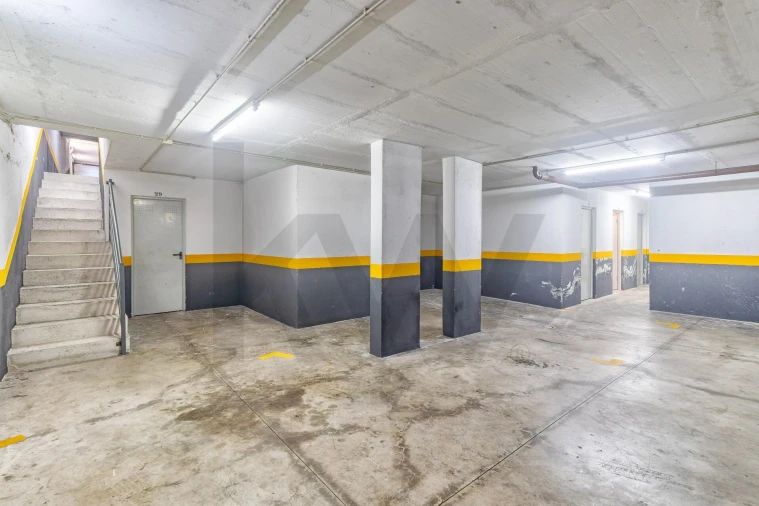 Apartamento T2 para Venda em Caniço Foto 33