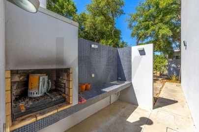 Moradia T5 para Venda em Santo Estêvão