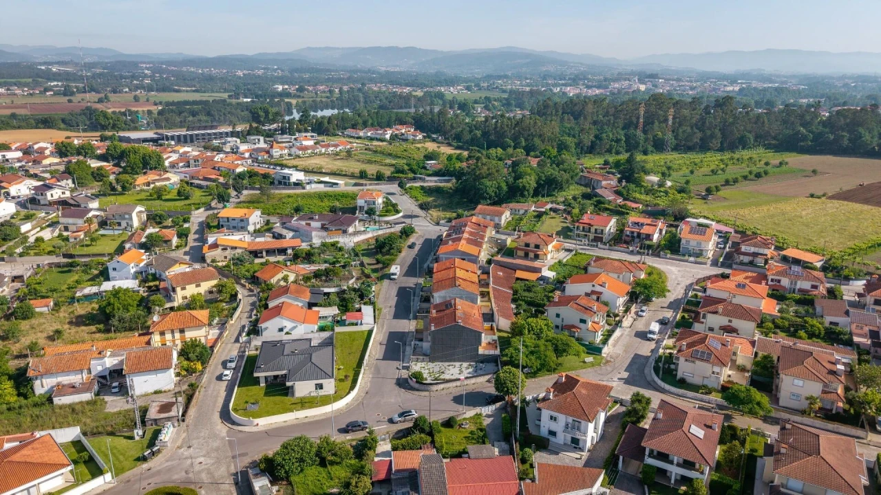 Terreno para Venda em Merelim (São Paio), Panoias e Parada de Tibães Foto 15
