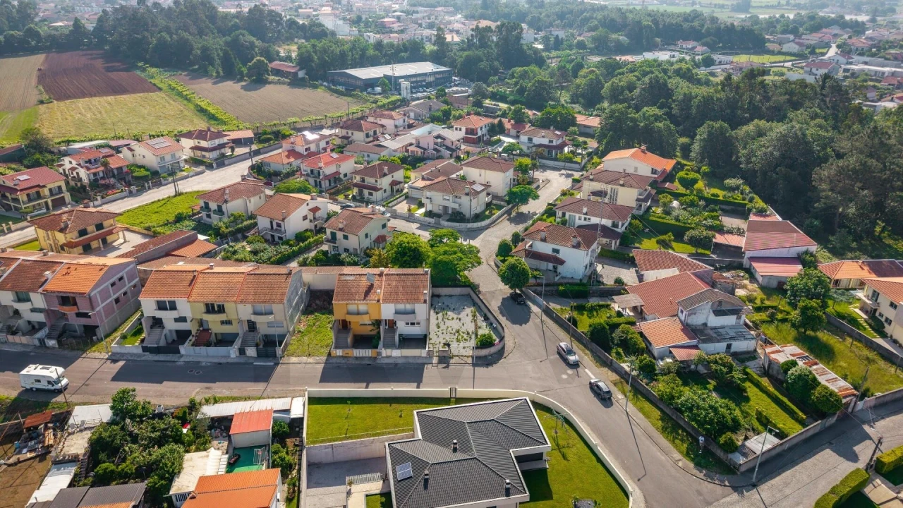 Terreno para Venda em Merelim (São Paio), Panoias e Parada de Tibães Foto 13