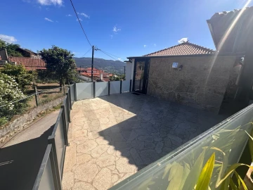 Moradia T2 para Venda em Couto de Esteves