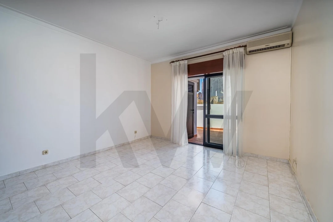 Apartamento T2 para Venda em Portimão Foto 24