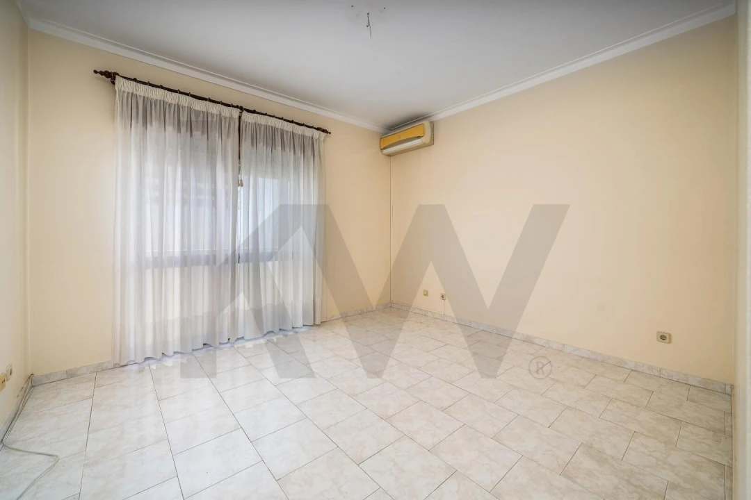Apartamento T2 para Venda em Portimão Foto 8