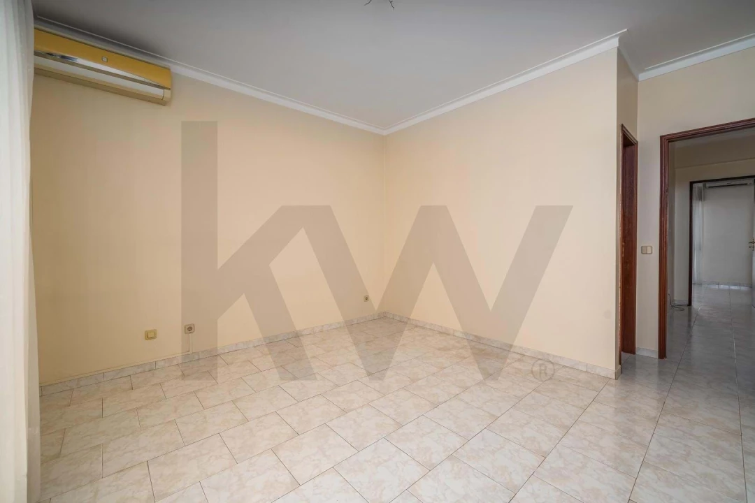 Apartamento T2 para Venda em Portimão Foto 9