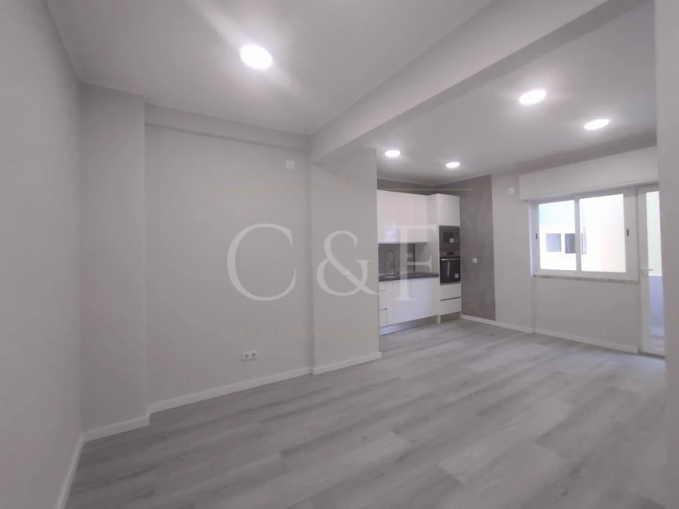 Apartamento T1 para Venda em Venteira Foto 2