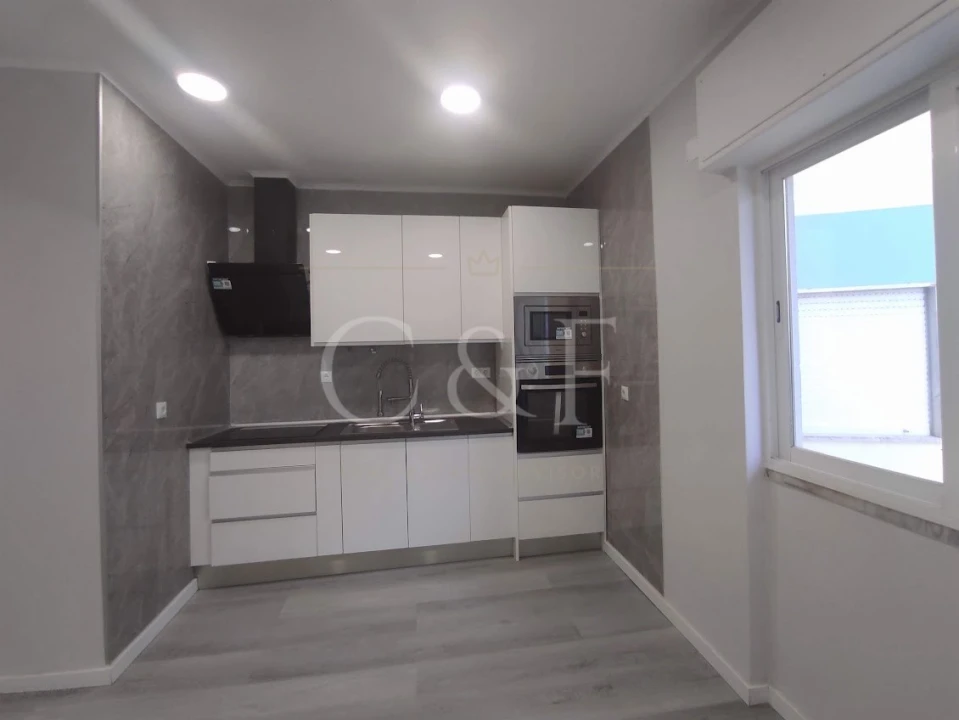 Apartamento T1 para Venda em Venteira Foto 4
