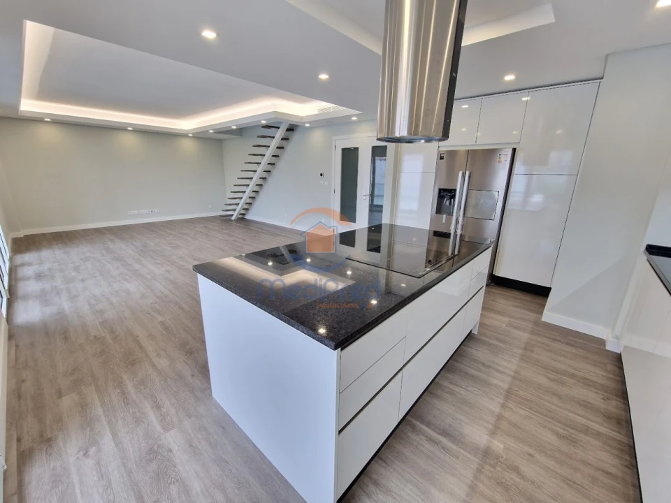 Apartamento T2 para Venda em Ramada e Caneças Foto 4