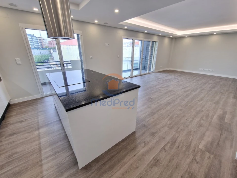 Apartamento T2 para Venda em Ramada e Caneças Foto 1