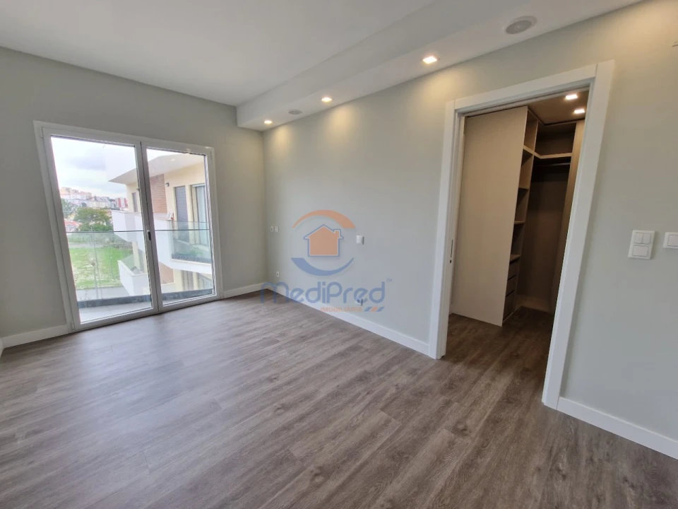 Apartamento T2 para Venda em Ramada e Caneças Foto 10
