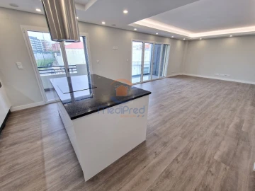 Apartamento T2 para Venda em Ramada e Caneças