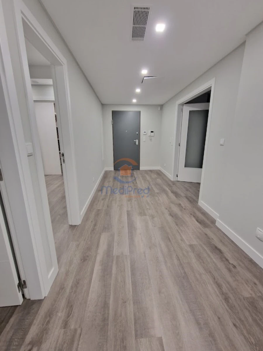 Apartamento T2 para Venda em Ramada e Caneças Foto 9