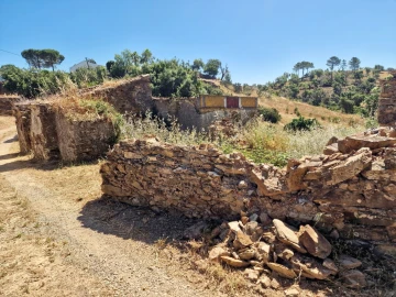 Moradia para Venda em Santa Catarina da Fonte do Bispo