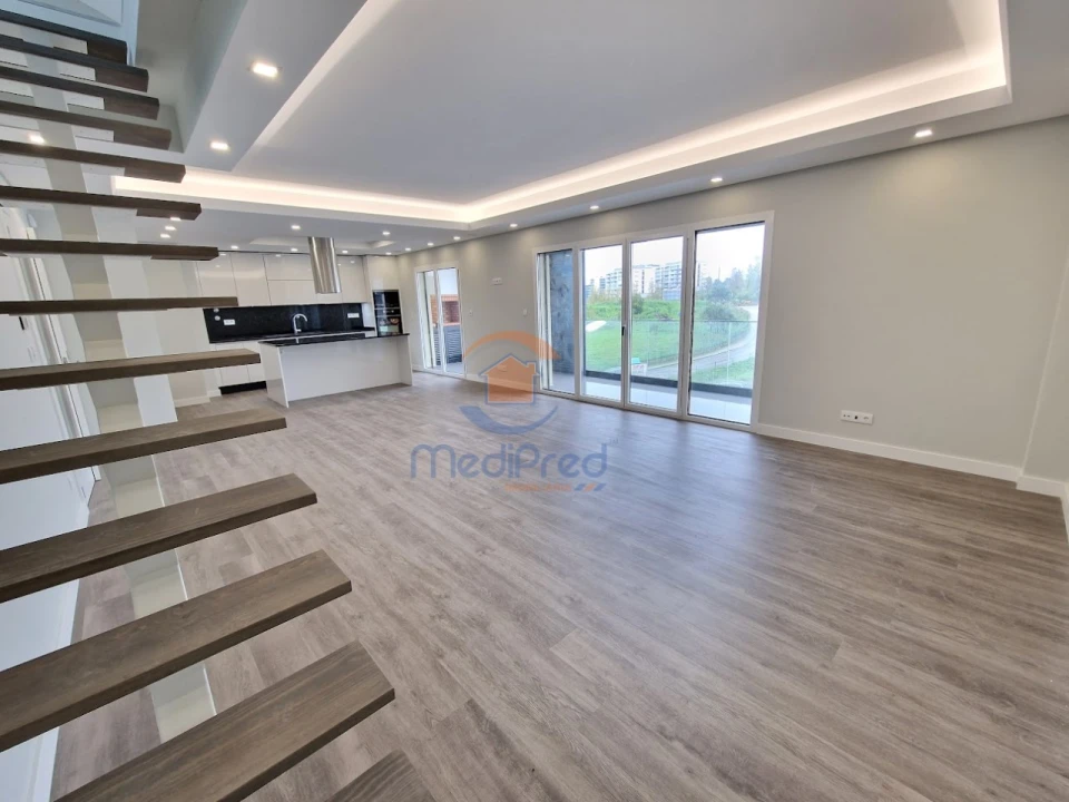Apartamento T2 para Venda em Ramada e Caneças Foto 2