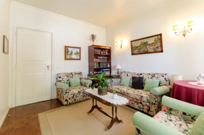 Apartamento T5 para Venda em Oeiras e São Julião da Barra, Paço de Arcos e Caxias