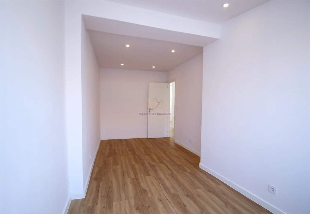Apartamento T2 para Venda em Queluz e Belas Foto 13