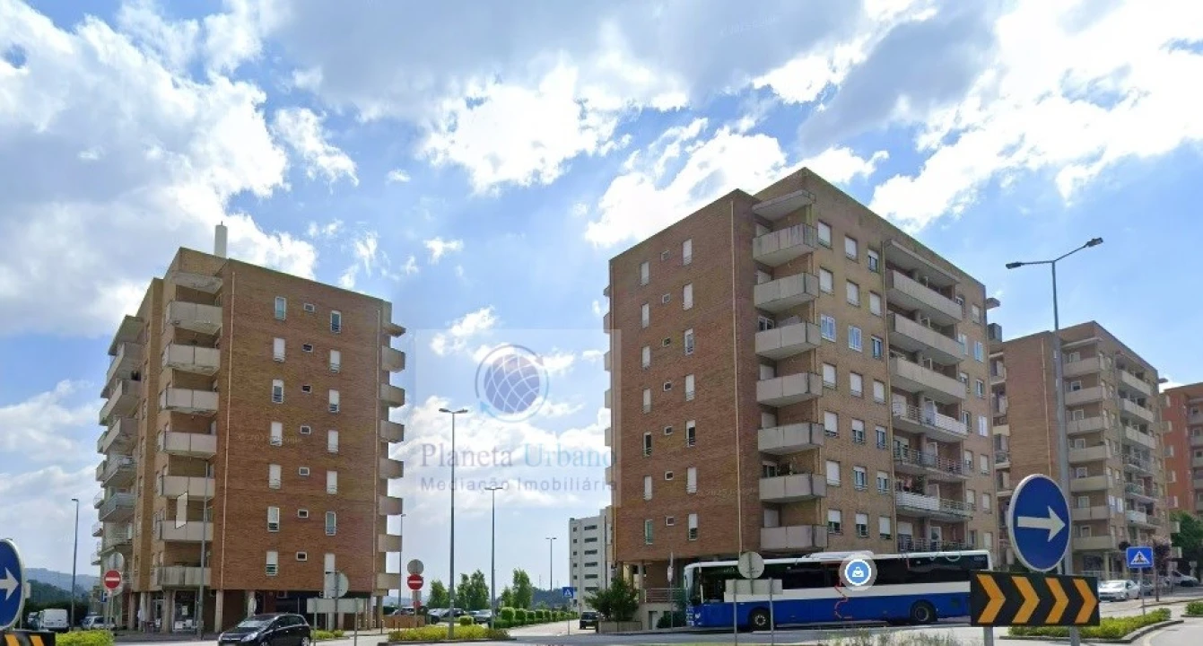 Apartamento T2 para Arrendamento em Paredes Foto 1
