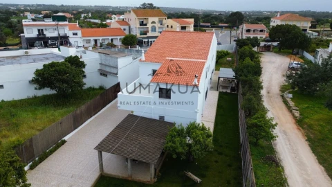 Moradia T7 para Venda em Quarteira