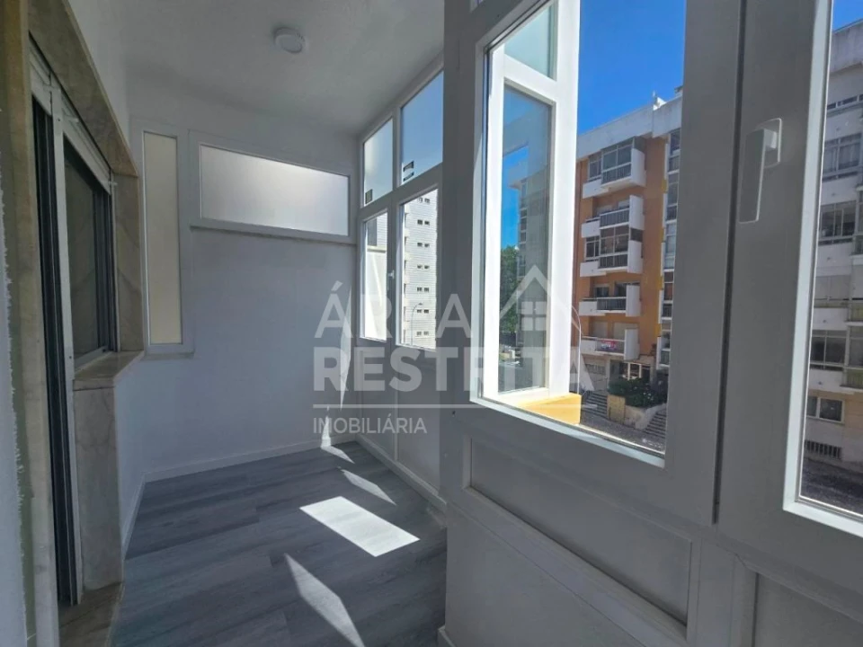 Apartamento T2 para Venda em Oeiras e São Julião da Barra, Paço de Arcos e Caxias Foto 16