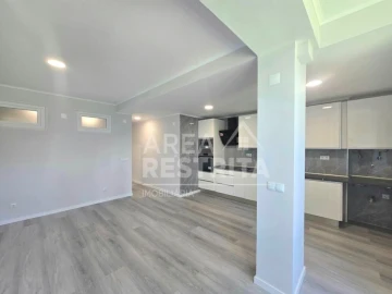 Apartamento T2 para Venda em Oeiras e São Julião da Barra, Paço de Arcos e Caxias