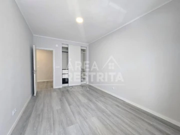 Apartamento T2 para Venda em Oeiras e São Julião da Barra, Paço de Arcos e Caxias