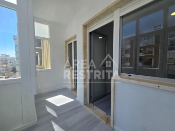 Apartamento T2 para Venda em Oeiras e São Julião da Barra, Paço de Arcos e Caxias