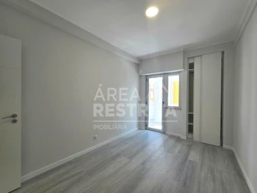 Apartamento T2 para Venda em Oeiras e São Julião da Barra, Paço de Arcos e Caxias
