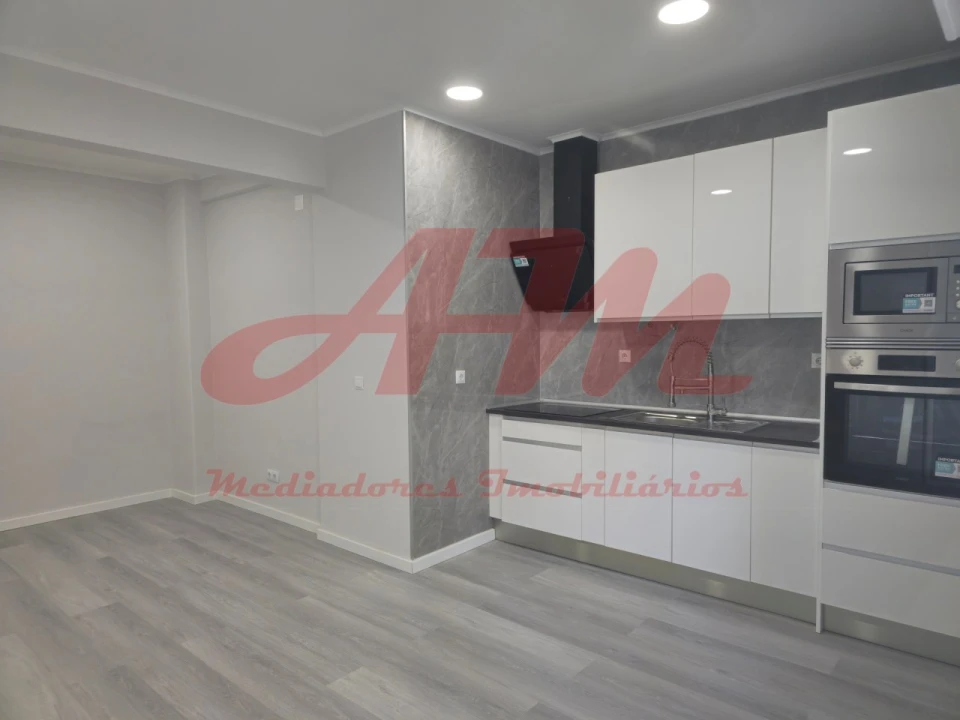 Apartamento T1 para Venda em Venteira Foto 6