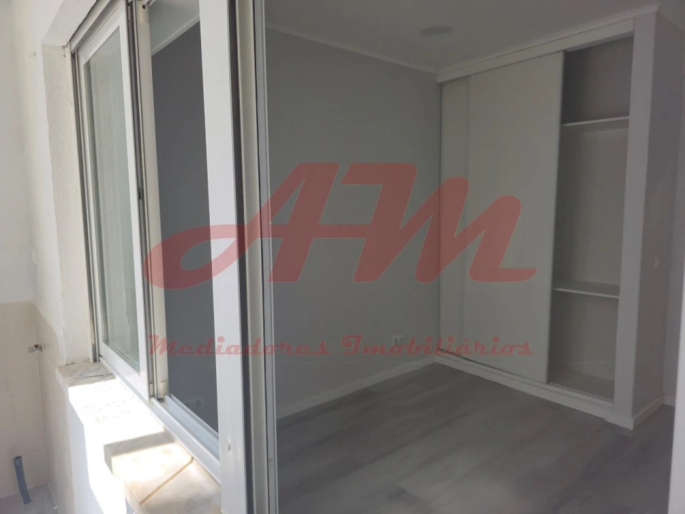 Apartamento T1 para Venda em Venteira Foto 16