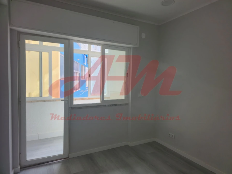 Apartamento T1 para Venda em Venteira Foto 17