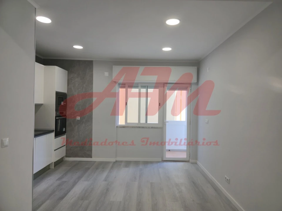 Apartamento T1 para Venda em Venteira Foto 2