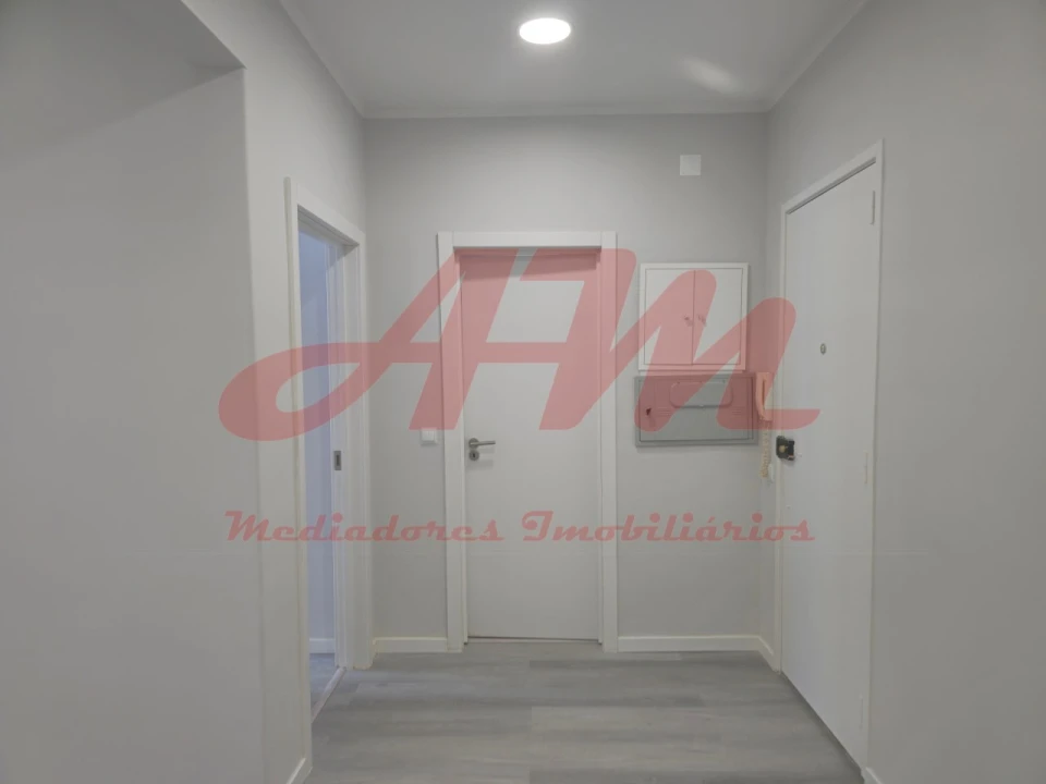 Apartamento T1 para Venda em Venteira Foto 26