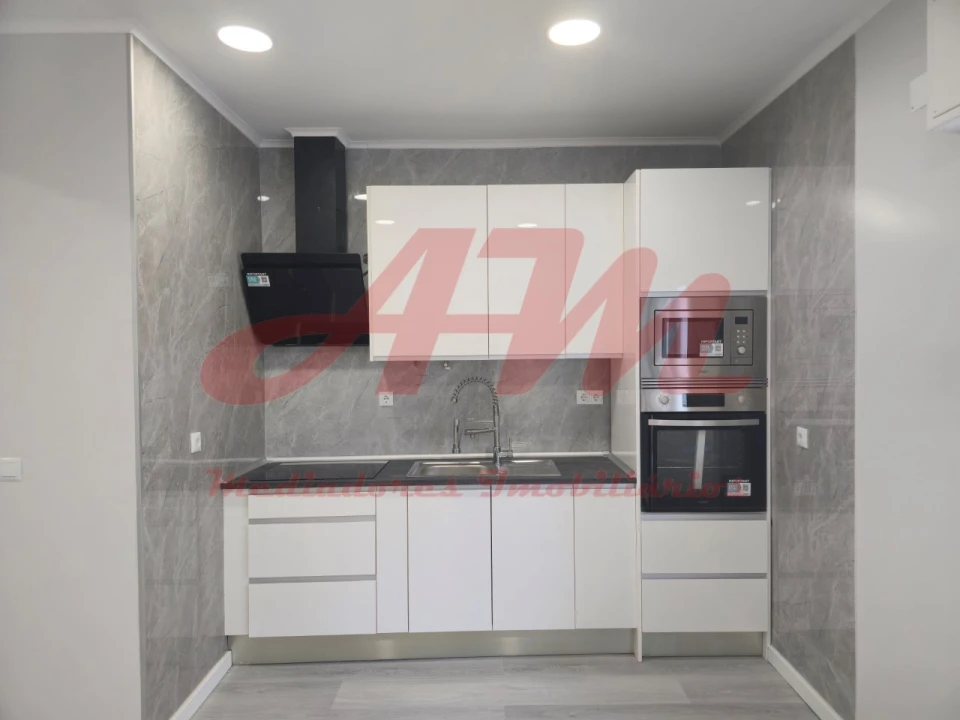 Apartamento T1 para Venda em Venteira Foto 4
