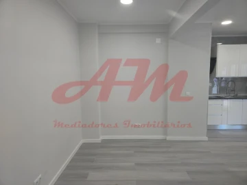 Apartamento T1 para Venda em Venteira
