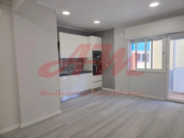 Apartamento T1 para Venda em Venteira