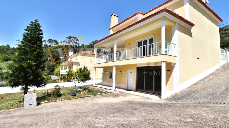 Moradia T3 para Venda em Azueira e Sobral da Abelheira