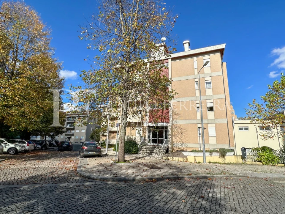 Apartamento T3 para Arrendamento em Vila Nova de Famalicão e Calendário Foto 2