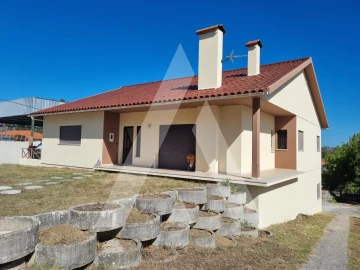 Moradia T4 para Venda em Santa Eufémia e Boa Vista