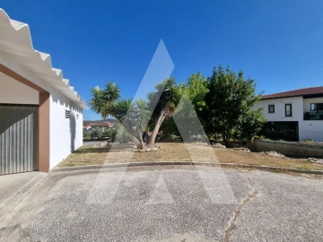 Moradia T4 para Venda em Santa Eufémia e Boa Vista
