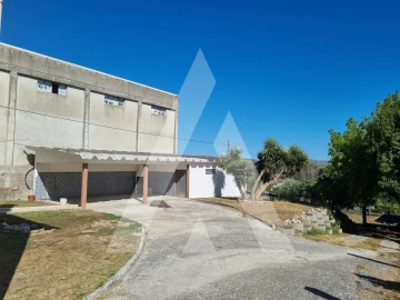 Moradia T4 para Venda em Santa Eufémia e Boa Vista