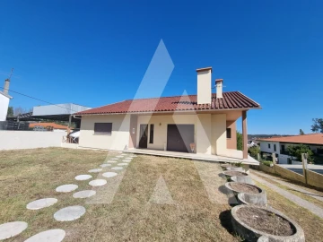 Moradia T4 para Venda em Santa Eufémia e Boa Vista
