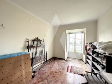 Moradia T18 para Venda em Parceiros e Azoia